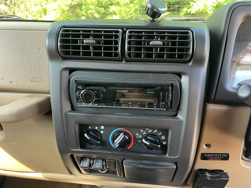 Jeep Wrangler Sahara U1009 Black #22