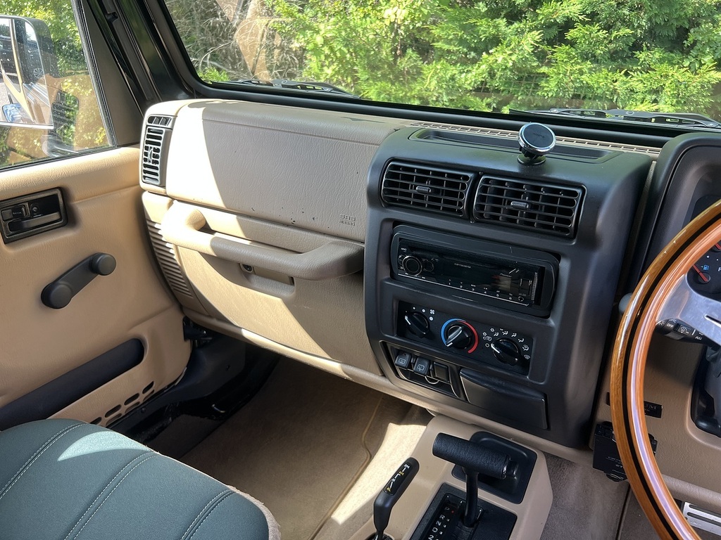 Jeep Wrangler Sahara U1009 Black #21