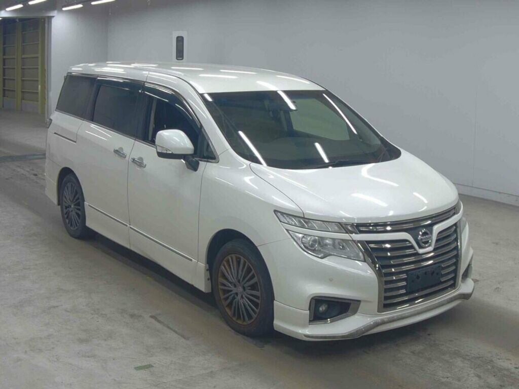 Nissan Elgrand 250 Highwaystar