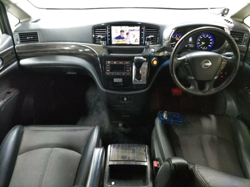 Nissan Elgrand 250 Highwaystar #6