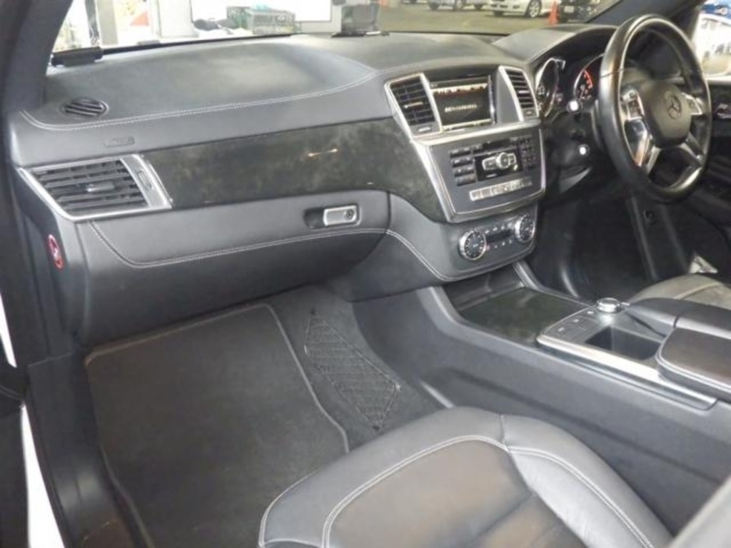 Mercedes-Benz M Class Ml350  #4