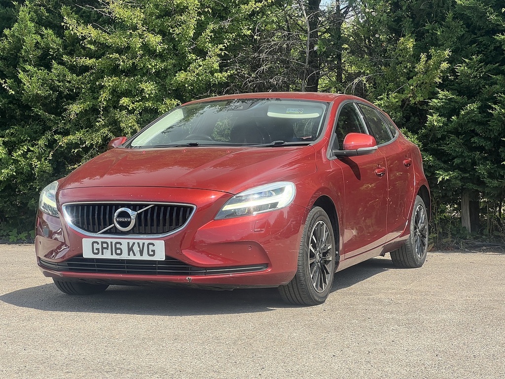 Volvo V40 T3 Momentum Red #3