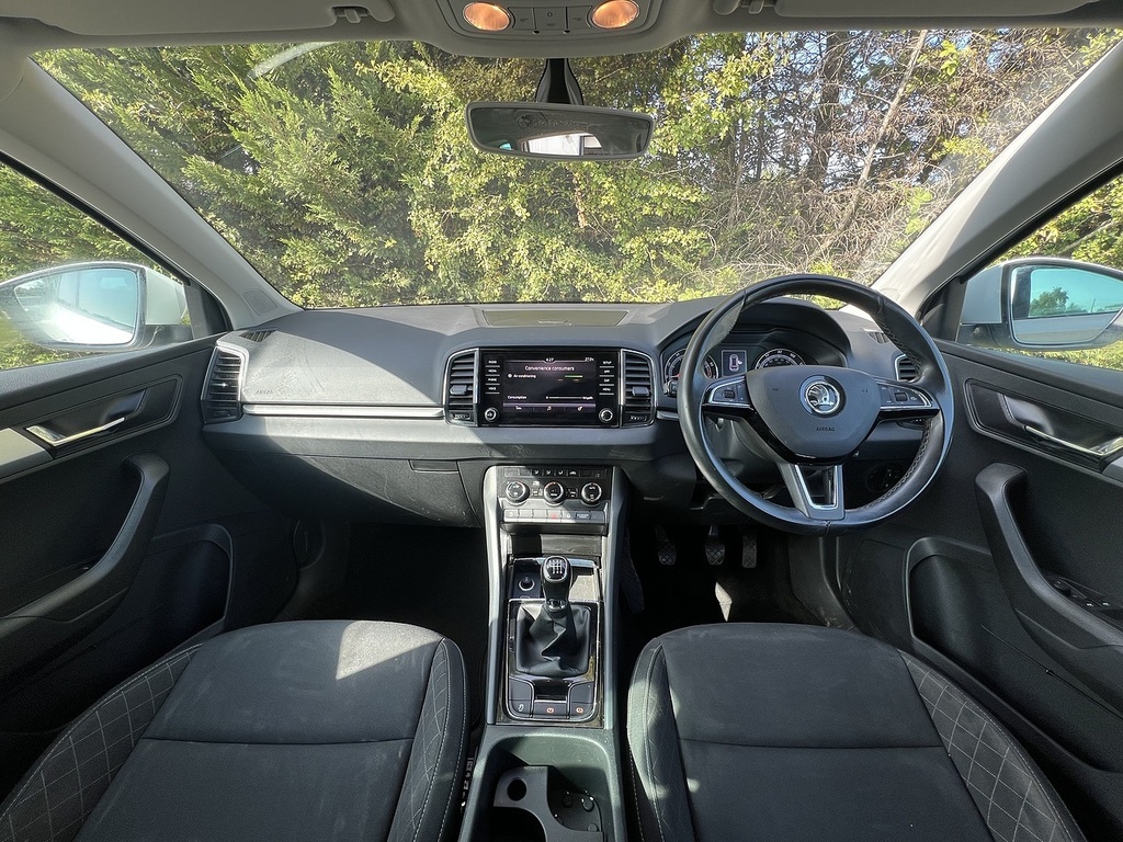 Skoda Karoq Tsi Act Se WJ19LPP White #2
