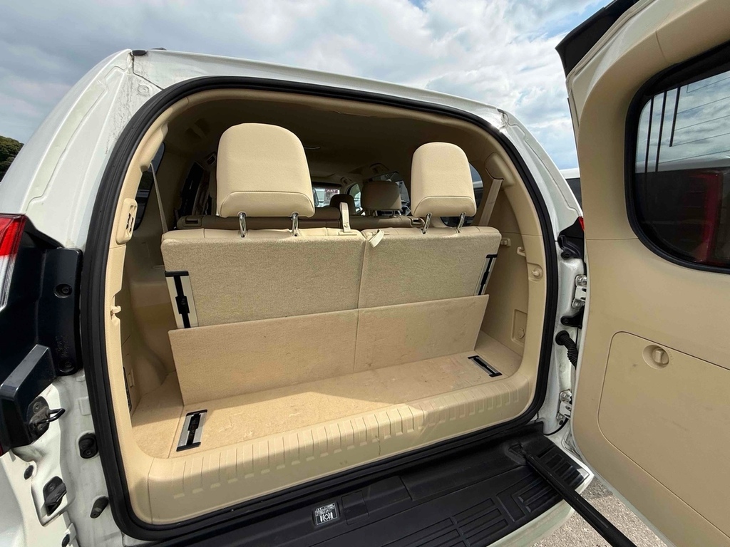Toyota Land Cruiser D-4d Active White #7