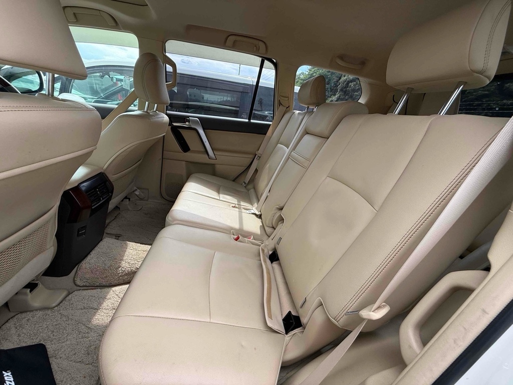 Toyota Land Cruiser D-4d Active White #9