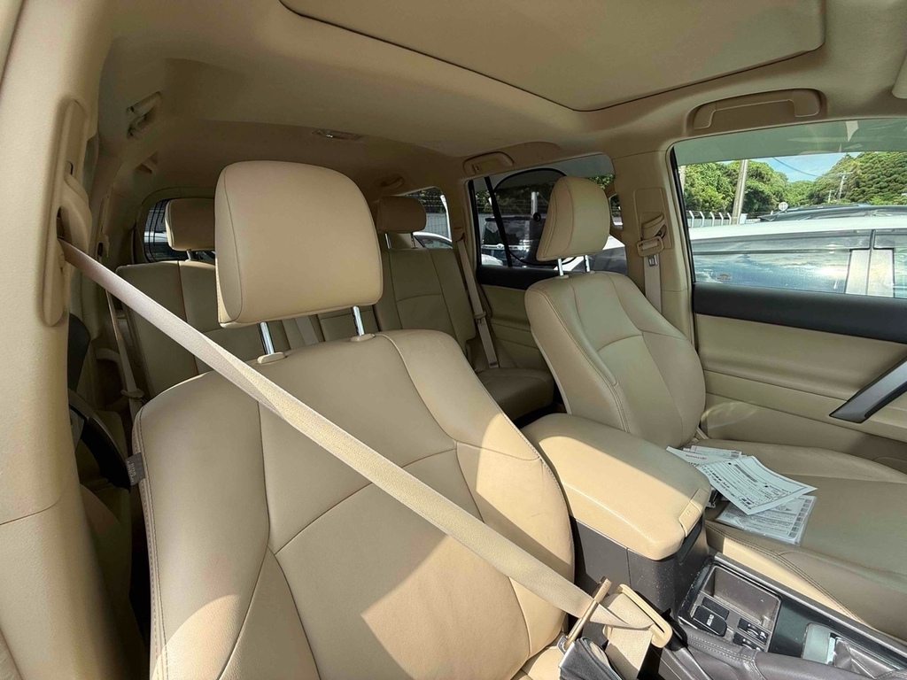 Toyota Land Cruiser D-4d Active White #10