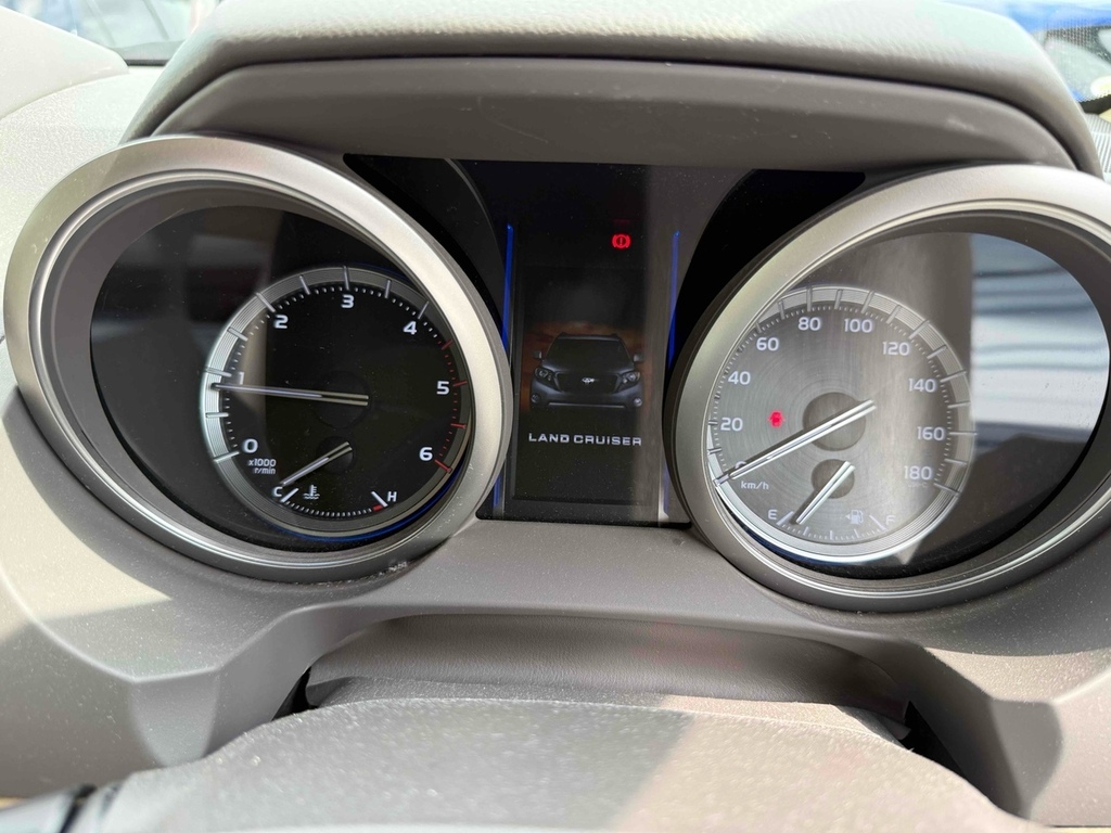 Toyota Land Cruiser D-4d Active White #13