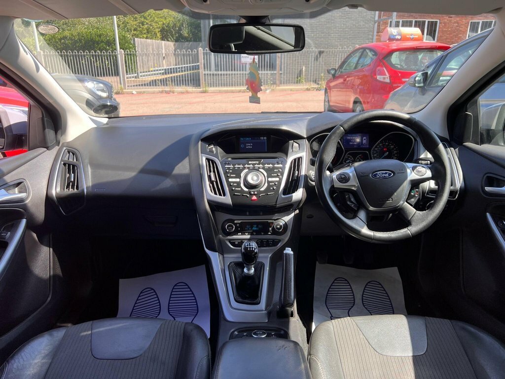 Ford Focus 1L Titanium X Silver #2
