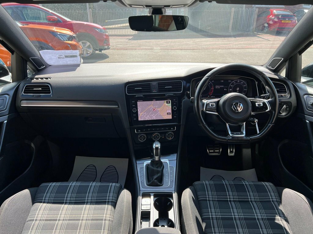 Volkswagen Golf 2L Gtd Black #2