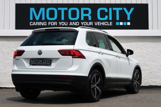 Volkswagen Tiguan 1.4 Tsi Se Navigation Suv Euro 6 White #3