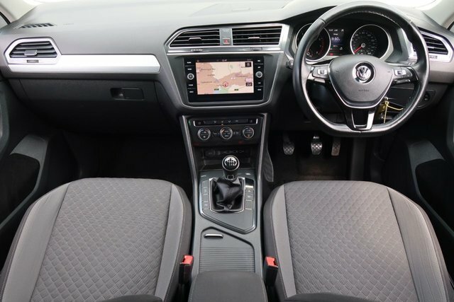 Volkswagen Tiguan 1.4 Tsi Se Navigation Suv Euro 6 White #2