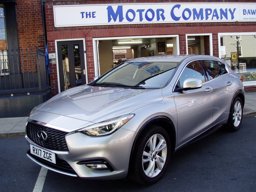 Infiniti Q30 1.5D Se Euro 6 Ss Silver