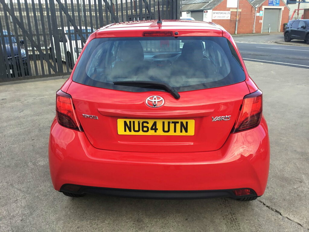 Toyota Yaris 1.33 Dual Vvt-i Icon Hatchback E NU64UTN Red #4