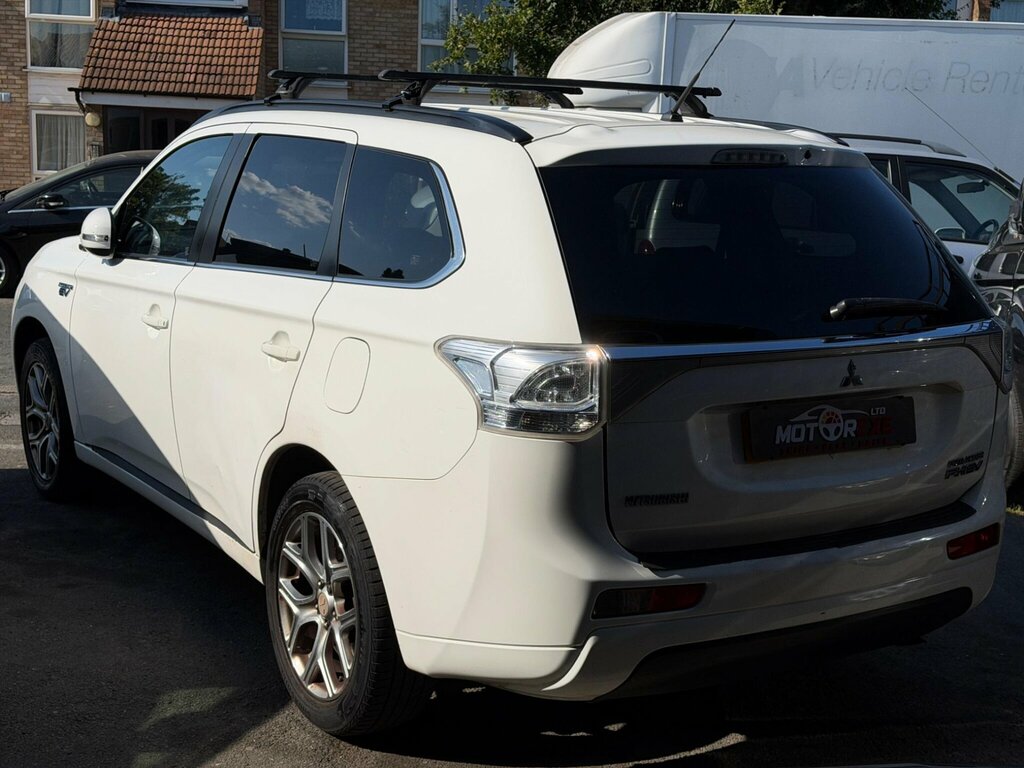 Mitsubishi Outlander 2.0H 12Kwh Gx4h Cvt 4Wd Euro 5 Ss White #4