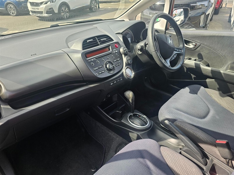 Honda Jazz 1.4 I-vtec Es Plus Hatchback Cvt Euro 5 ND64GYJ Red #3