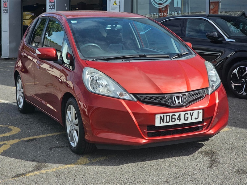 Honda Jazz 1.4 I-vtec Es Plus Hatchback Cvt Euro 5 ND64GYJ Red