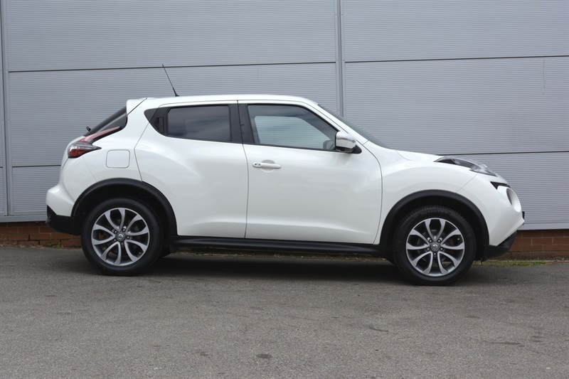Nissan Juke Hatchback Black #7