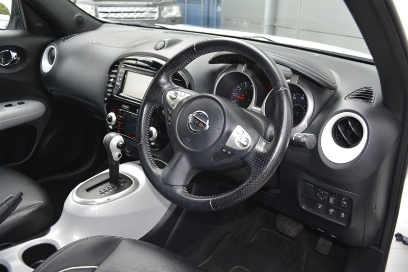 Nissan Juke Hatchback Black #10
