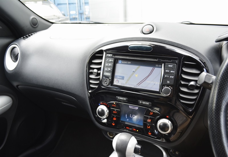 Nissan Juke Hatchback Black #11
