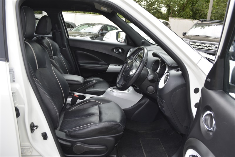 Nissan Juke Hatchback Black #8
