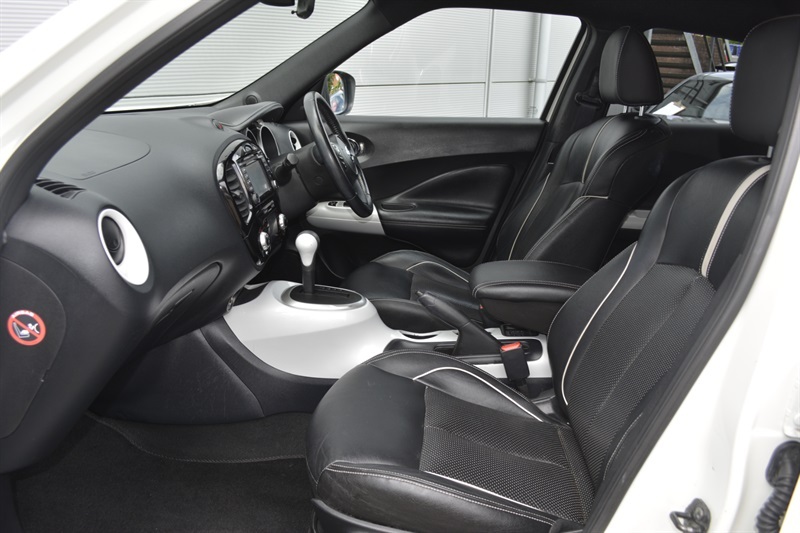 Nissan Juke Hatchback Black #12