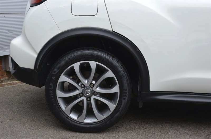 Nissan Juke Hatchback Black #26