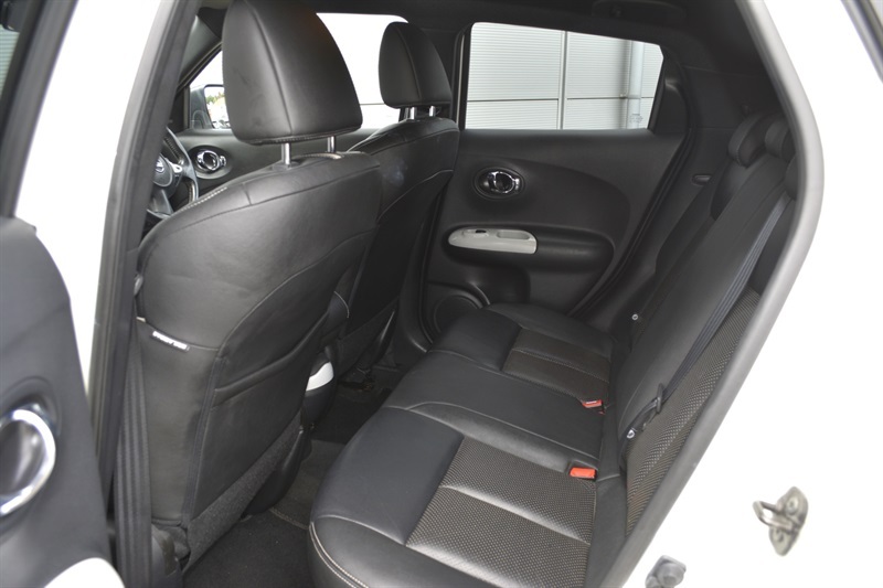 Nissan Juke Hatchback Black #13