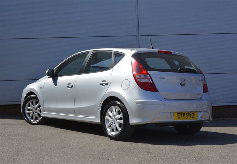 Hyundai I30 1.6 Crdi Comfort Hatchback Euro Silver #4
