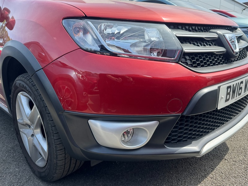Dacia Sandero Stepway 0.9 Tce Laureate Hatchback Euro Red