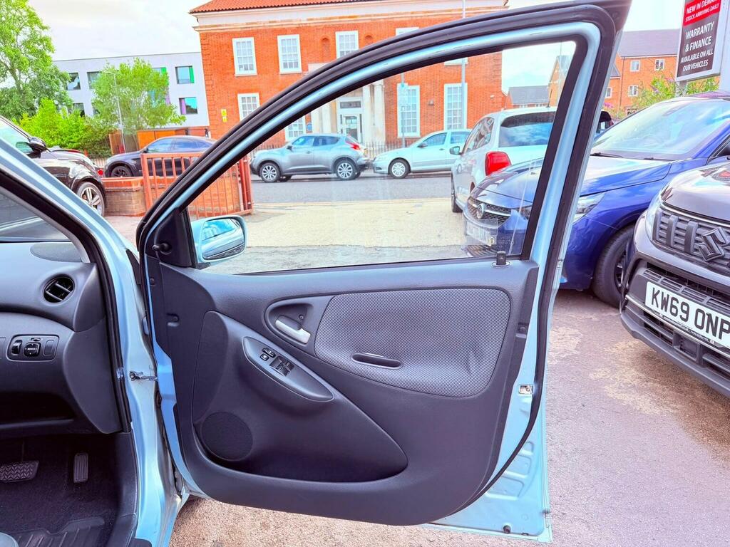 Toyota Yaris Hatchback Blue #29