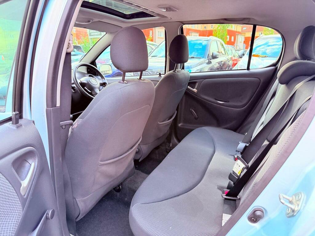 Toyota Yaris Hatchback Blue #31