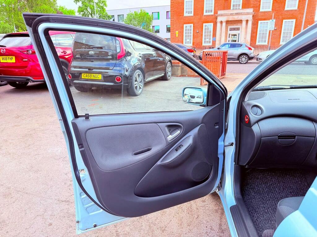 Toyota Yaris Hatchback Blue #28