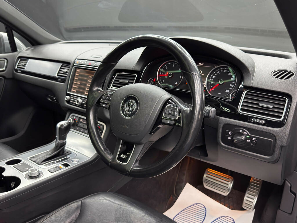 Volkswagen Touareg 3.0 Tdi V6 Bluemotion Tech R-line Suv T White #9