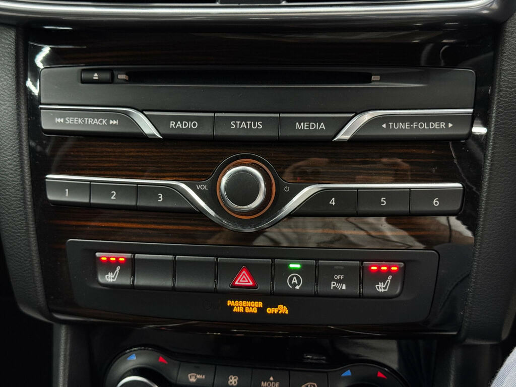 Infiniti Q30 Premium Tech D Black #28