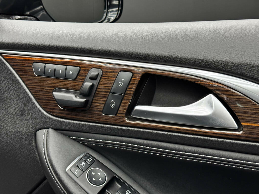 Infiniti Q30 Premium Tech D Black #37