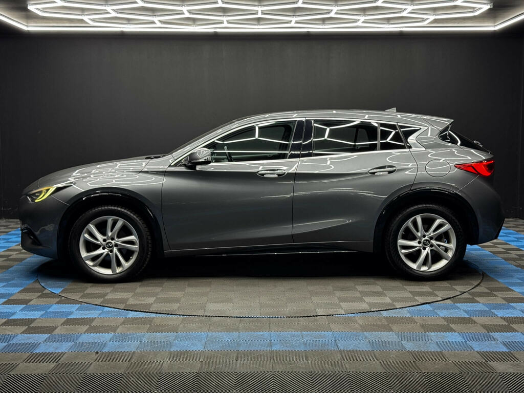 Infiniti Q30 Premium Tech D Black #8