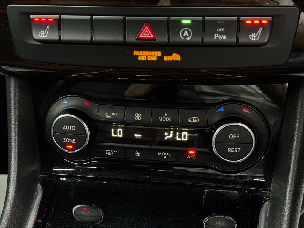 Infiniti Q30 Premium Tech D Black #27
