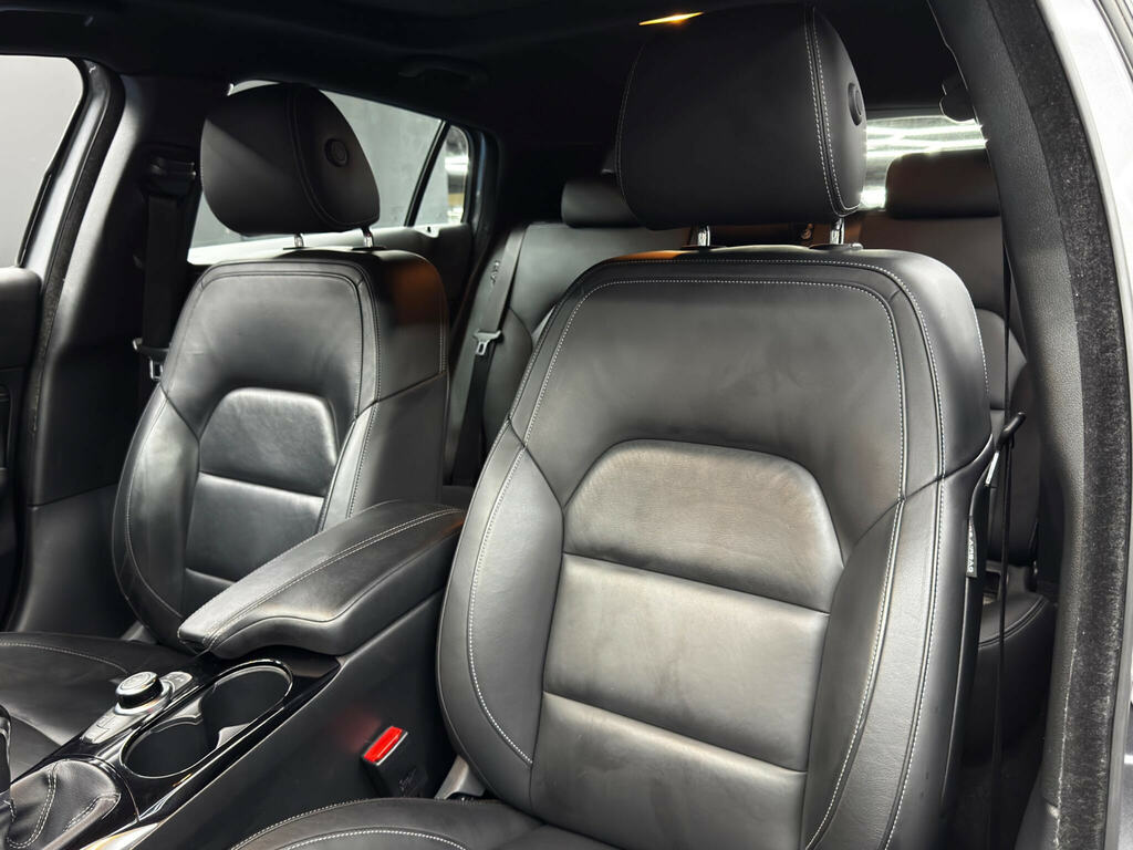 Infiniti Q30 Premium Tech D Black #14