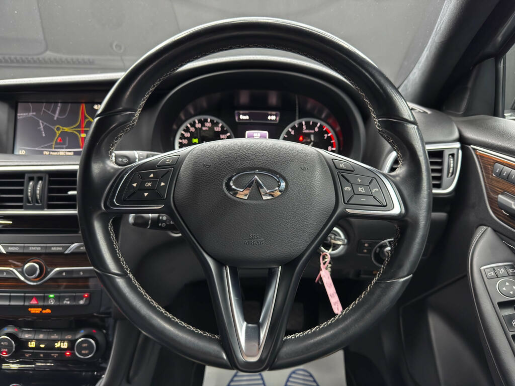 Infiniti Q30 Premium Tech D Black #19