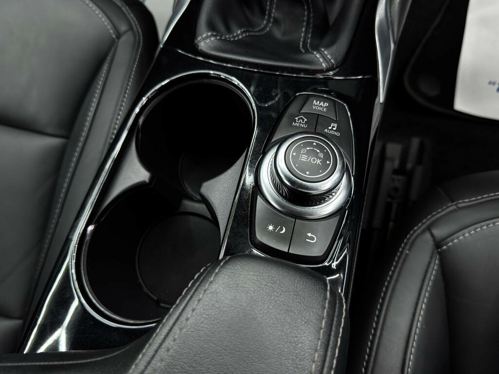 Infiniti Q30 Premium Tech D Black #25