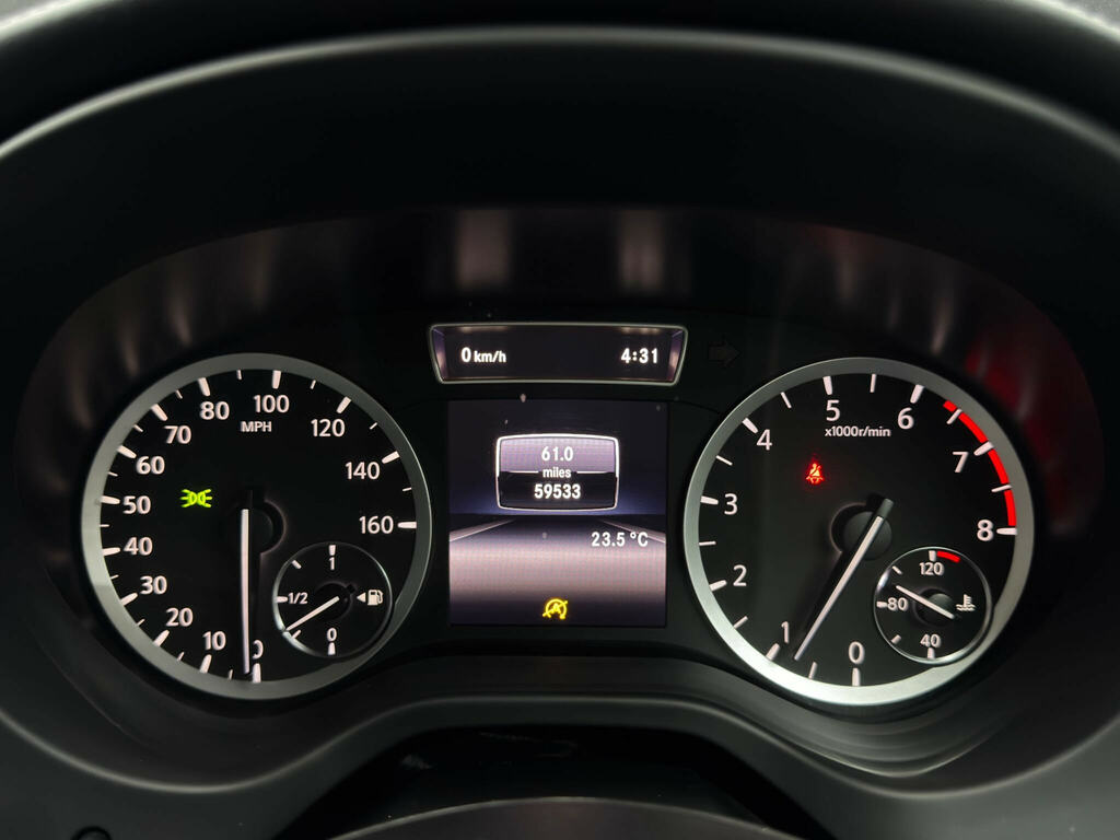 Infiniti Q30 Premium Tech D Black #23