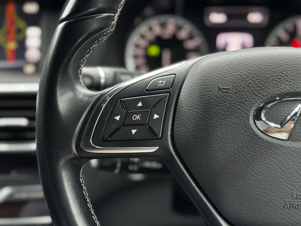 Infiniti Q30 Premium Tech D Black #20