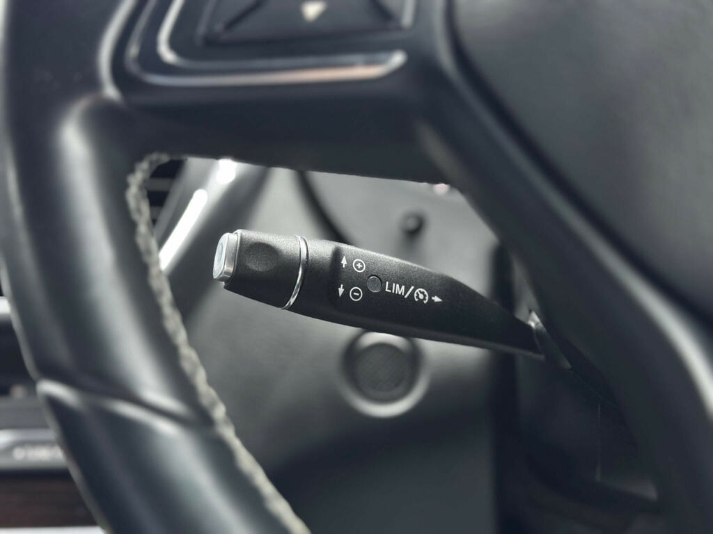 Infiniti Q30 Premium Tech D Black #22