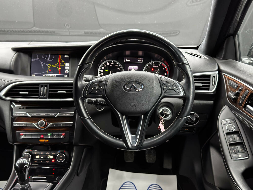 Infiniti Q30 Premium Tech D Black #18