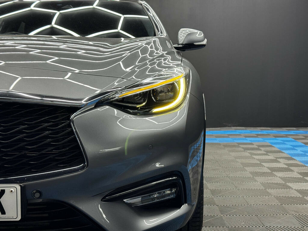 Infiniti Q30 Premium Tech D Black #42