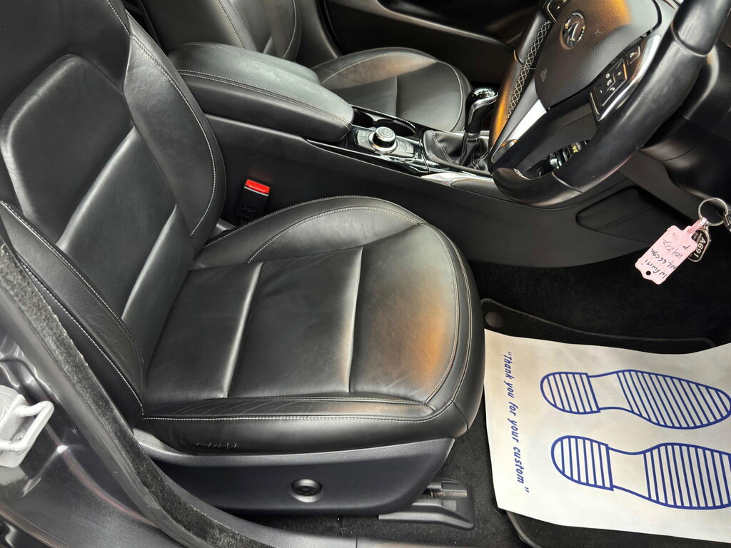 Infiniti Q30 Premium Tech D Black #13