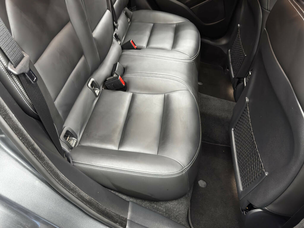 Infiniti Q30 Premium Tech D Black #16