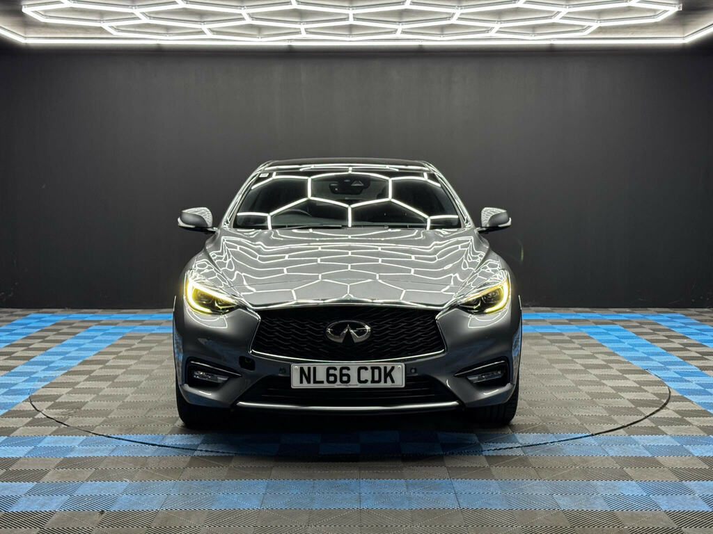 Infiniti Q30 1.6T Premium Tech Euro 6 Ss Grey #2