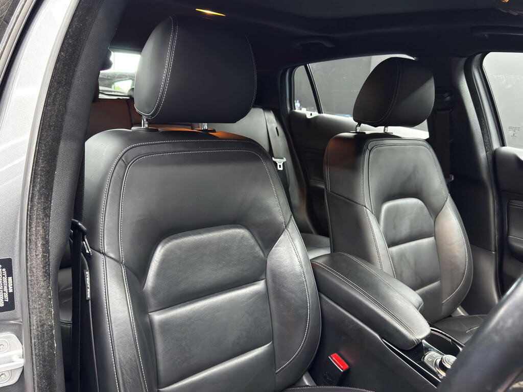 Infiniti Q30 Premium Tech D Black #12