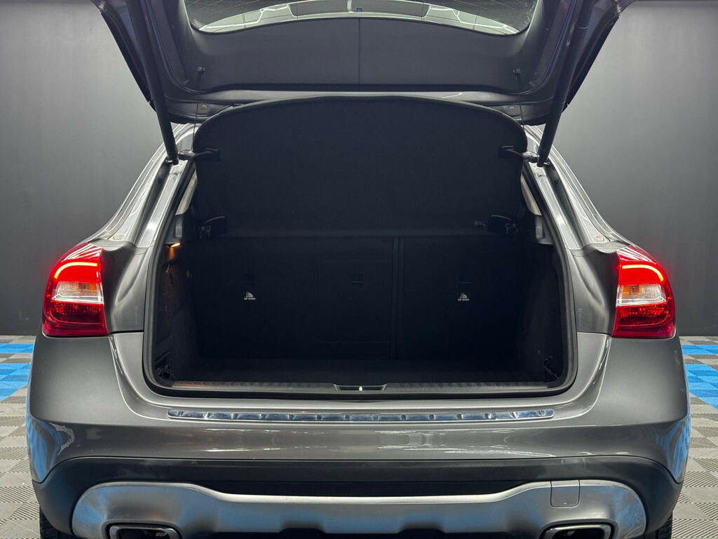 Mercedes-Benz GLA Class Gla 200 D Se Executive Blue #37